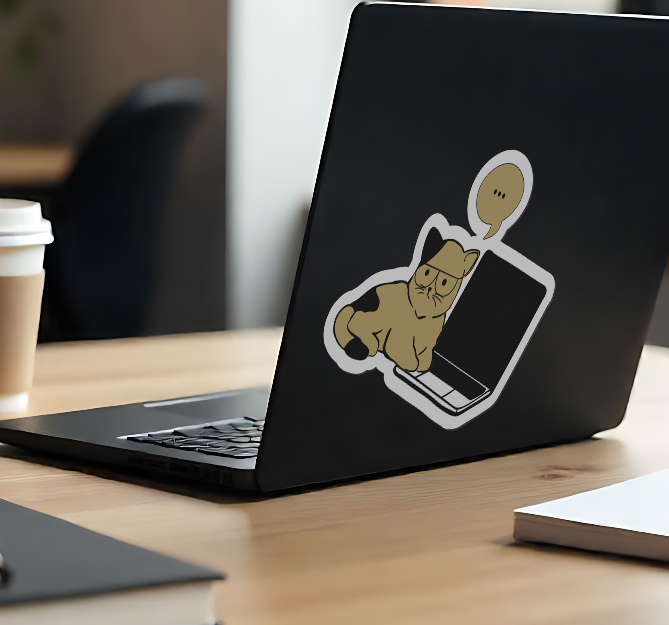 Bruine kat denkt laptop sticker