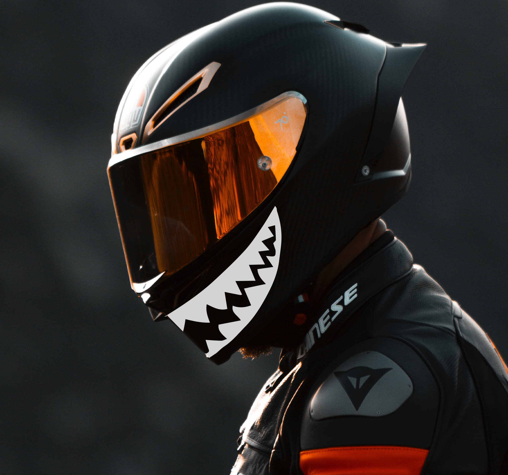 Helm stickers haaien tanden