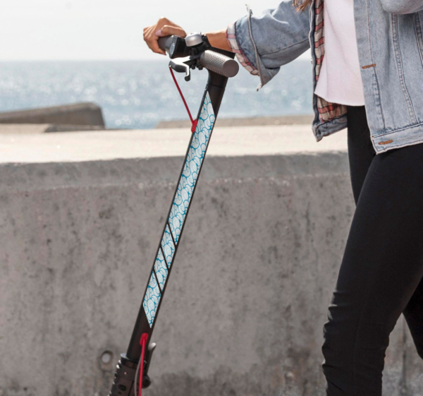 Step sticker met blauw patroon