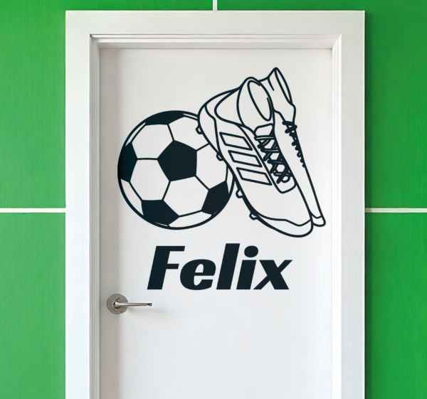 Deursticker voetbalnaam voor kinderkamer